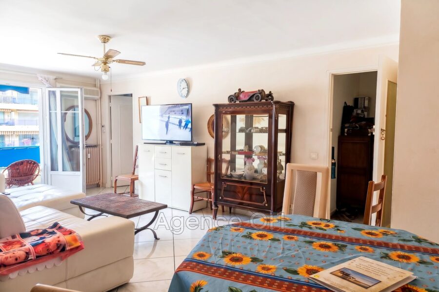 Appartement à vendre à Juan-les-Pins — Vue sur la ville — photo 2