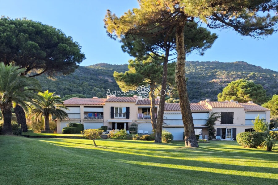 Appartement à vendre à Le Lavandou — Vue mer — photo 2