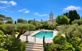 Maison à vendre à Roquefort-les-Pins — Vue parc & jardin — photo 1
