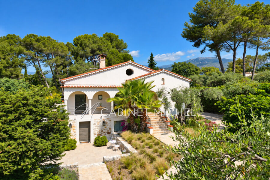 Maison à vendre à Roquefort-les-Pins — Vue parc & jardin — photo 3