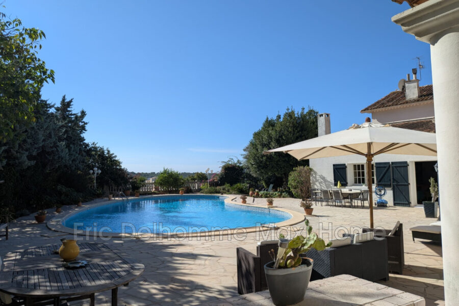 Maison à vendre à La Valette-du-Var — Vue sur la ville — photo 10