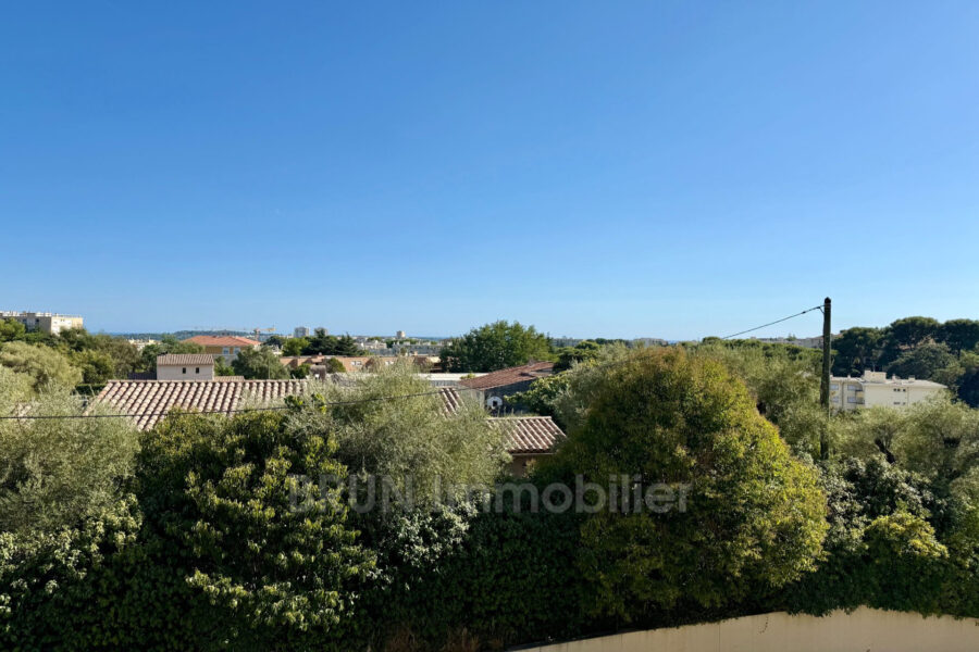 Appartement à vendre à Antibes — Vue mer — photo 1