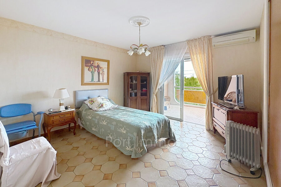 Maison à vendre à Saint-Laurent-du-Var — Vue parc & jardin — photo 7
