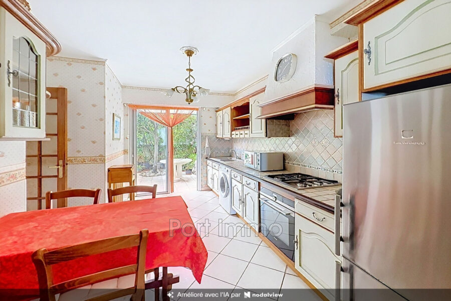 Maison à vendre à Saint-Laurent-du-Var — Vue parc & jardin — photo 5