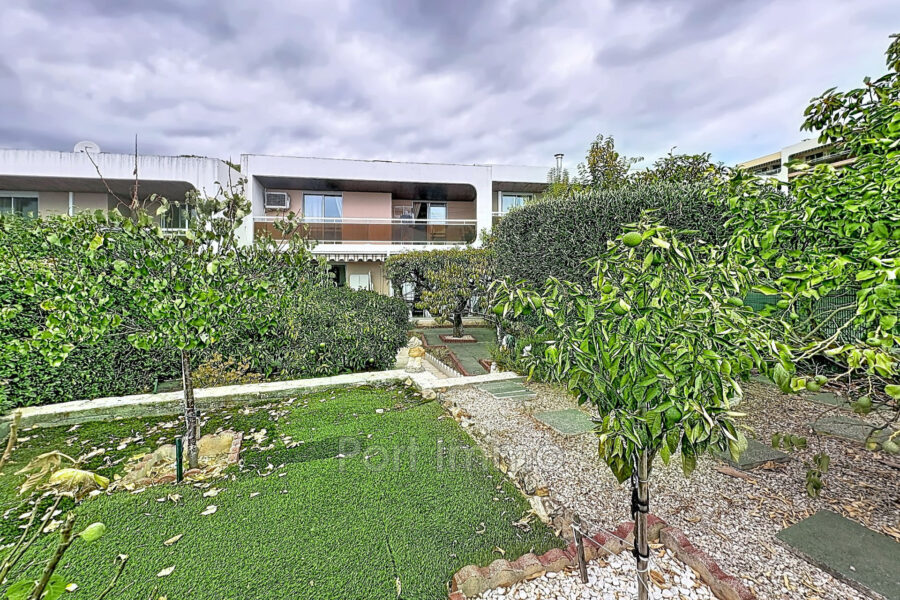 Maison à vendre à Saint-Laurent-du-Var — Vue parc & jardin — photo 2