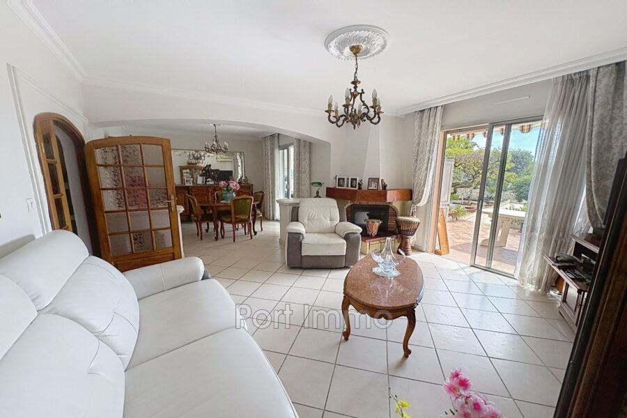 Maison à vendre à Saint-Laurent-du-Var — Vue parc & jardin — photo 4