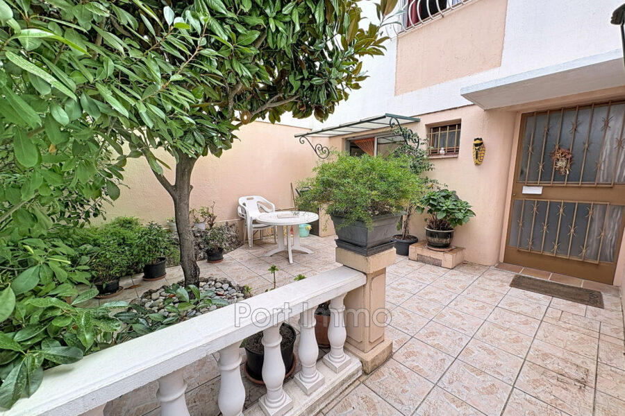Maison à vendre à Saint-Laurent-du-Var — Vue parc & jardin — photo 3