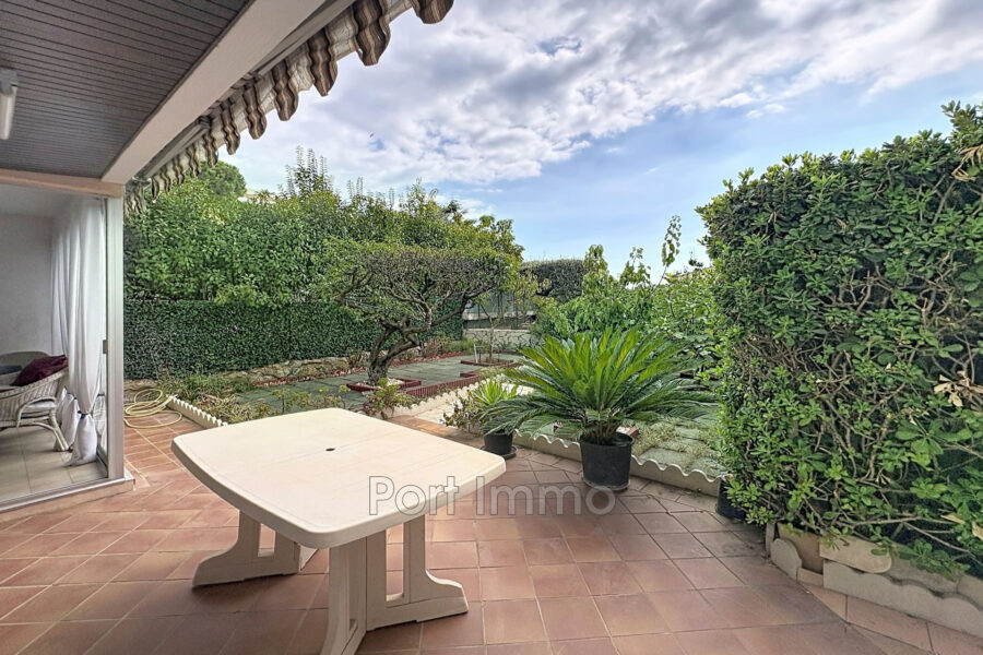 Maison à vendre à Saint-Laurent-du-Var — Vue parc & jardin — photo 15