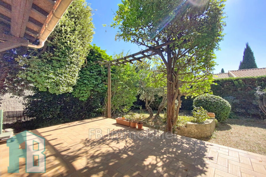Maison à vendre à Eyguières — Vue parc & jardin — photo 3