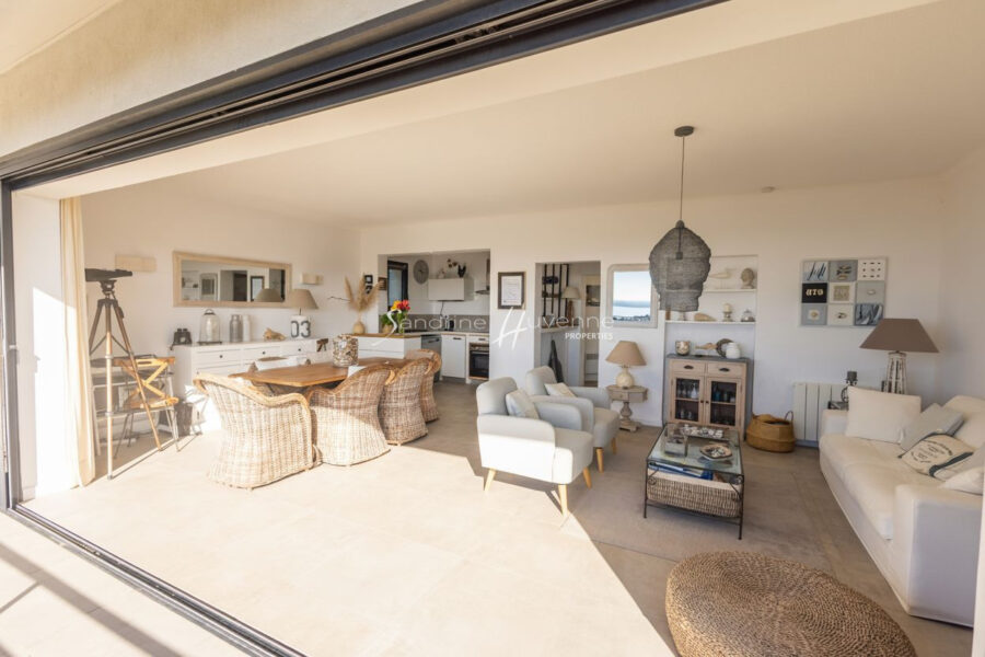 Maison à vendre à La Croix-Valmer — Vue mer — photo 10