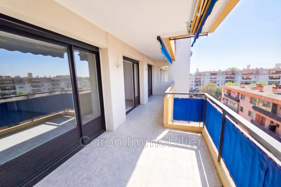 Appartement à vendre à Mandelieu-la-Napoule — Vue sur la ville — photo 3