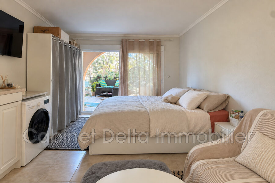 Appartement à vendre à Sanary-sur-mer — Vue parc & jardin — photo 2