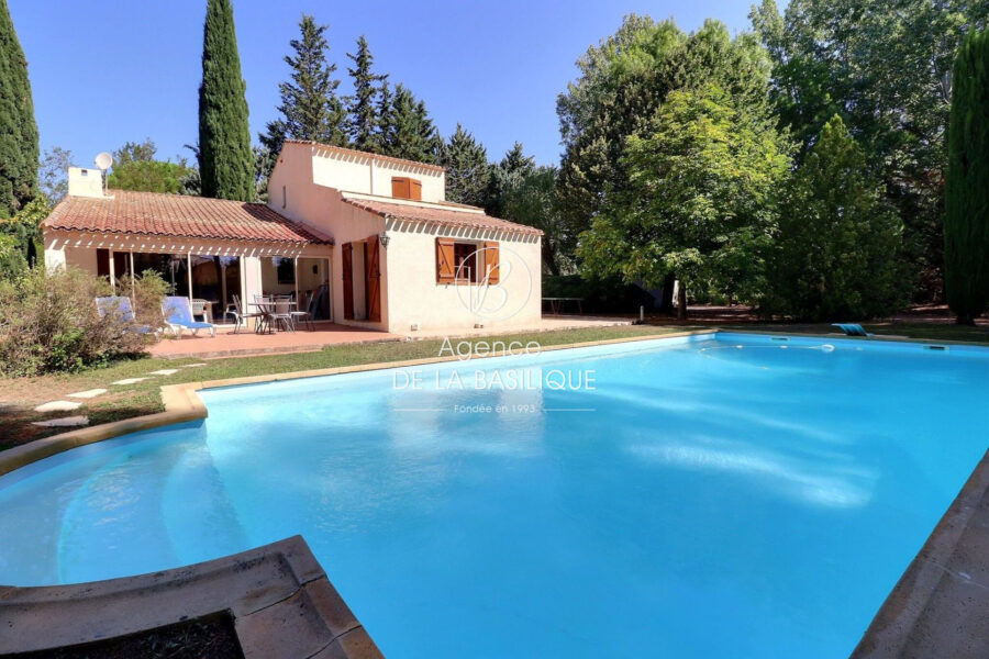 Maison à vendre à Saint-Maximin-la-Sainte-Baume — Vue parc & jardin — photo 3