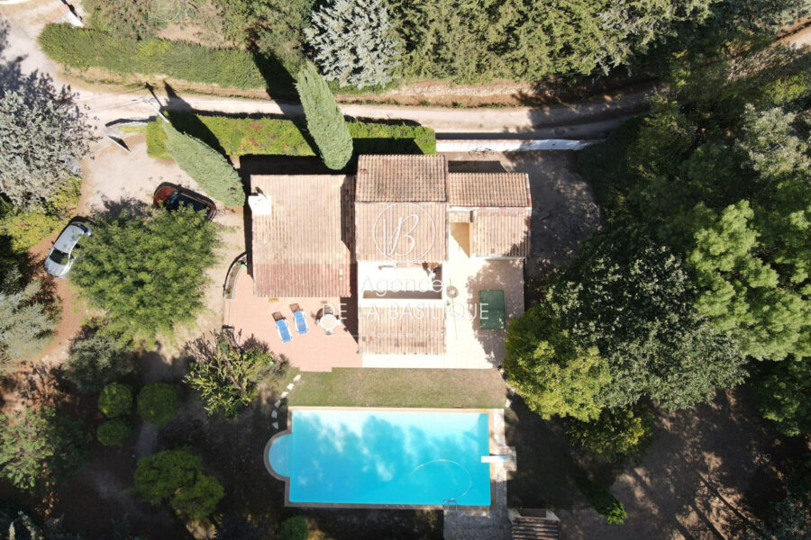 Maison à vendre à Saint-Maximin-la-Sainte-Baume — Vue parc & jardin — photo 11