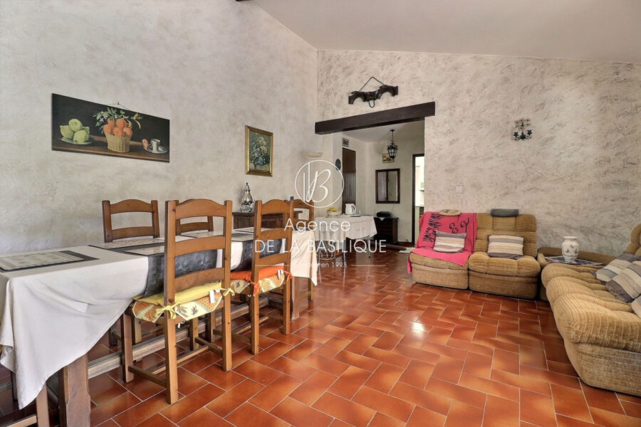 Maison à vendre à Saint-Maximin-la-Sainte-Baume — Vue parc & jardin — photo 4