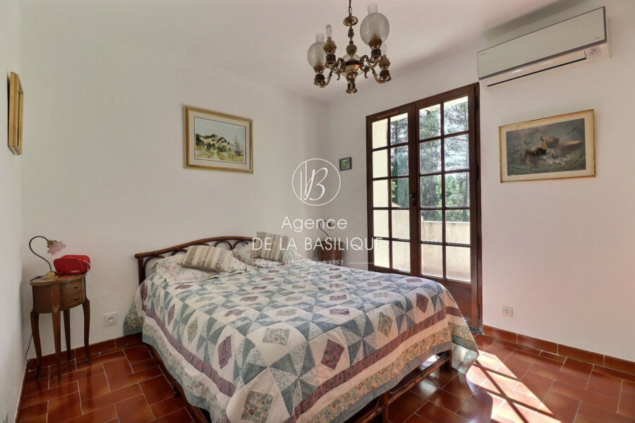Maison à vendre à Saint-Maximin-la-Sainte-Baume — Vue parc & jardin — photo 8