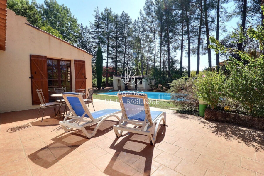 Maison à vendre à Saint-Maximin-la-Sainte-Baume — Vue parc & jardin — photo 9