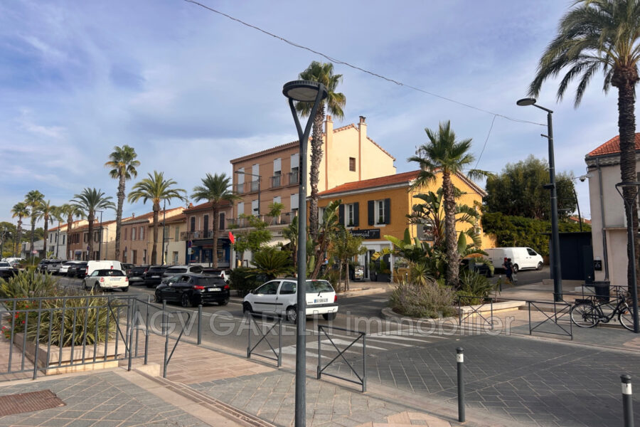 Appartement à vendre à La Londe-les-Maures — Vue sur la ville — photo 1