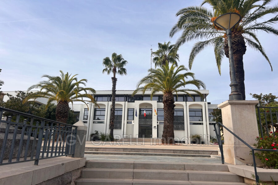 Appartement à vendre à La Londe-les-Maures — Vue sur la ville — photo 2