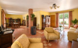 Maison à vendre à Saint-Maximin-la-Sainte-Baume — Vue parc & jardin — photo 4