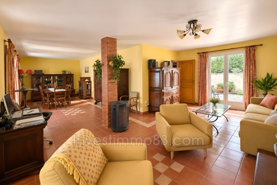 Maison à vendre à Saint-Maximin-la-Sainte-Baume — Vue parc & jardin — photo 4