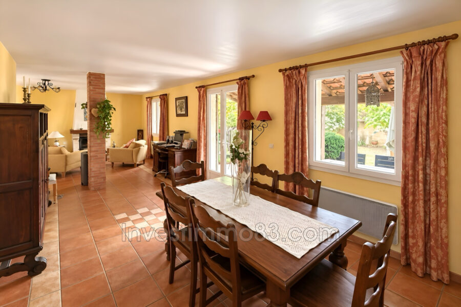 Maison à vendre à Saint-Maximin-la-Sainte-Baume — Vue parc & jardin — photo 7