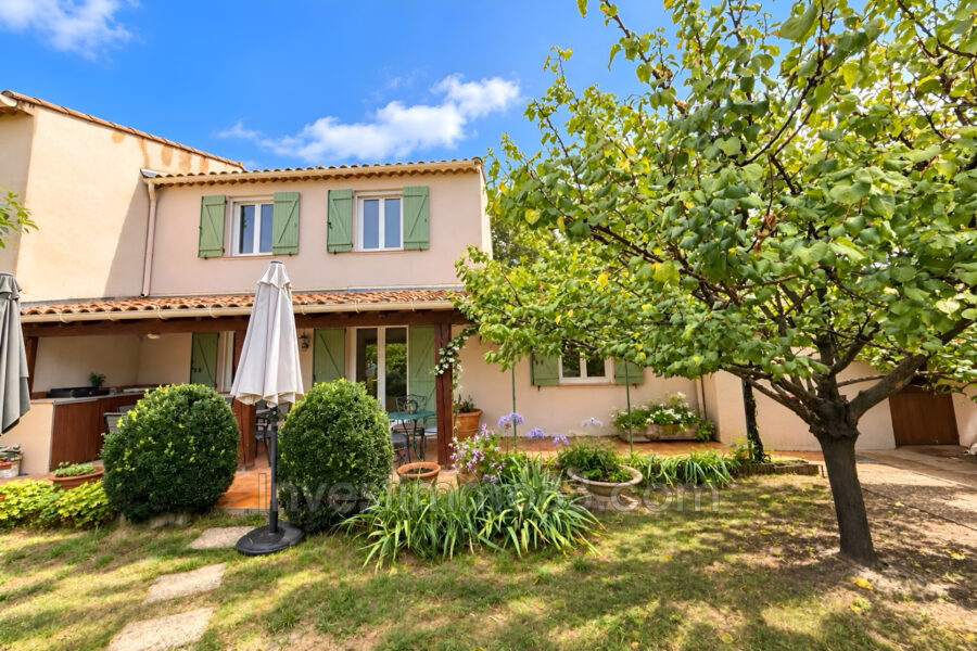 Maison à vendre à Saint-Maximin-la-Sainte-Baume — Vue parc & jardin — photo 9
