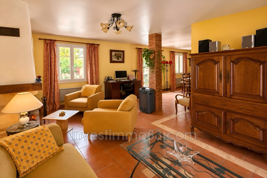 Maison à vendre à Saint-Maximin-la-Sainte-Baume — Vue parc & jardin — photo 12