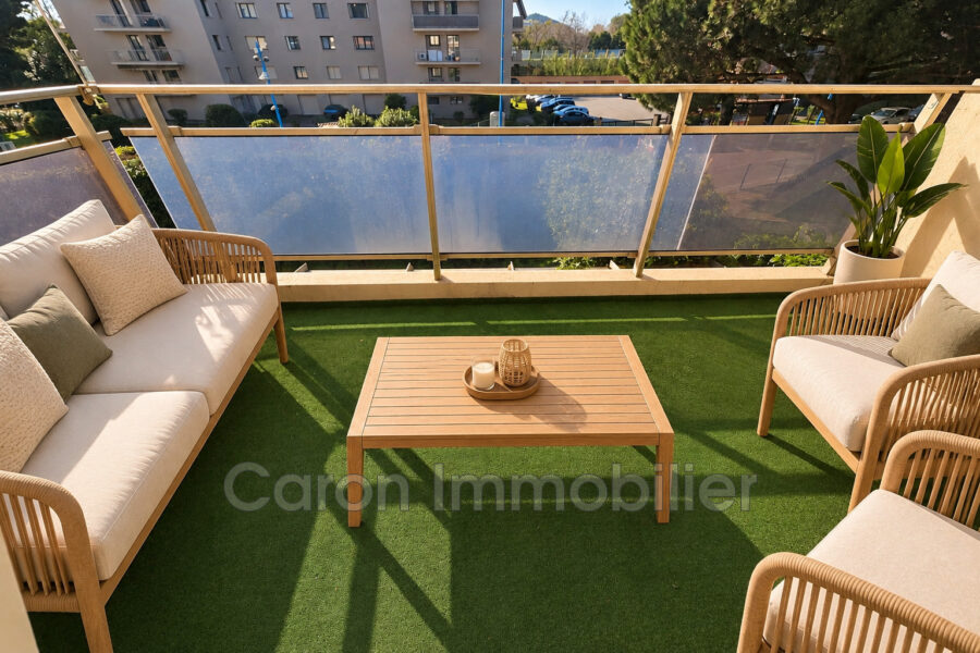 Appartement à vendre à Mandelieu-la-Napoule — Vue sur la ville — photo 2