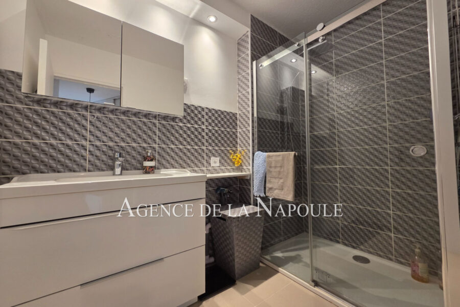 Appartement à vendre à Mandelieu-la-Napoule — Vue parc & jardin — photo 6
