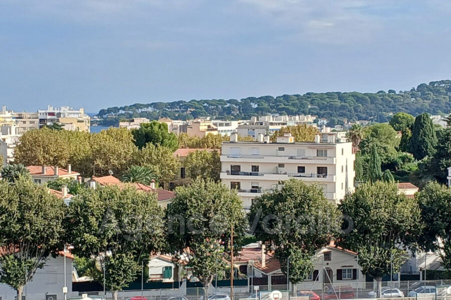 Appartement à vendre à Antibes — Vue mer — photo 1