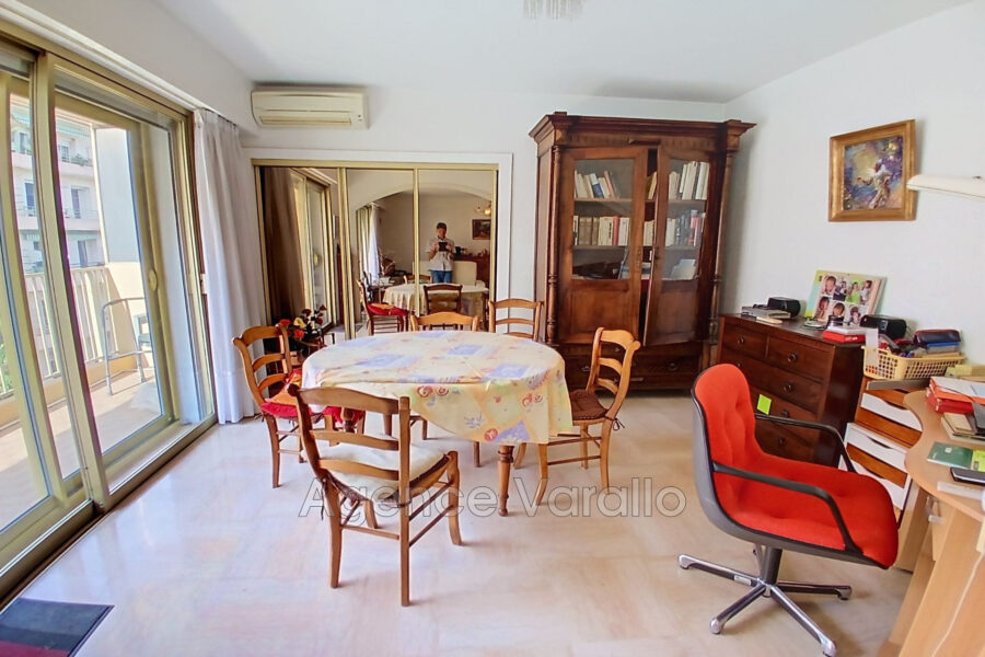 Appartement à vendre à Antibes — Vue sur la ville — photo 6