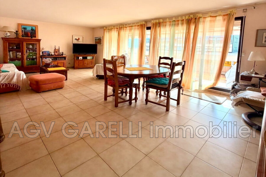 Appartement à vendre à Hyères — Vue sur la ville — photo 2