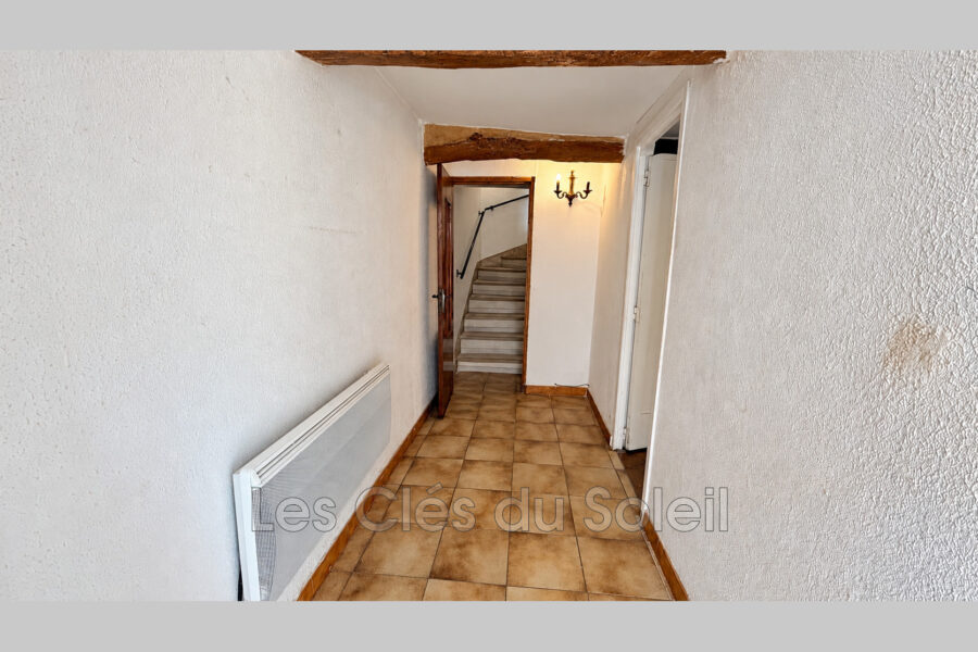 Maison à vendre à Vins-sur-Caramy — Vue sur la ville — photo 2