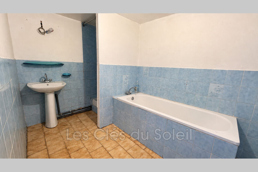 Maison à vendre à Vins-sur-Caramy — Vue sur la ville — photo 8