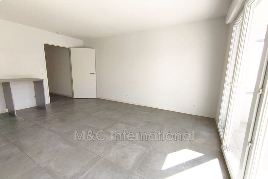 Appartement à vendre à Antibes — Vue sur la ville — photo 7