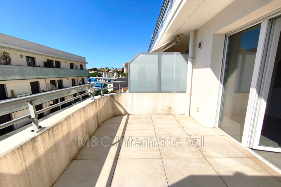 Appartement à vendre à Antibes — Vue sur la ville — photo 10