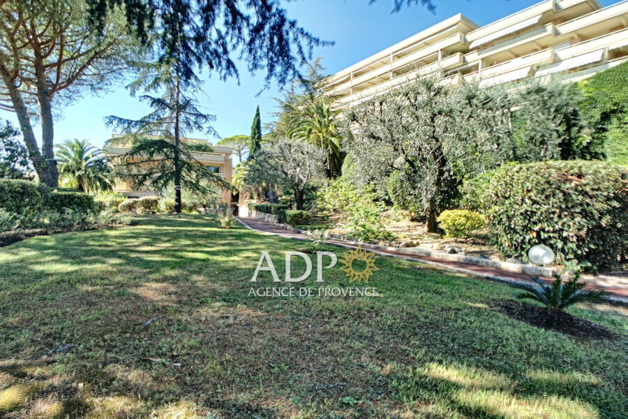 Appartement à vendre à Grasse — Vue parc & jardin — photo 2