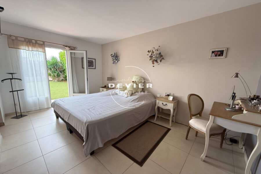 Maison à vendre à Saint-Sériès — Vue parc & jardin — photo 1