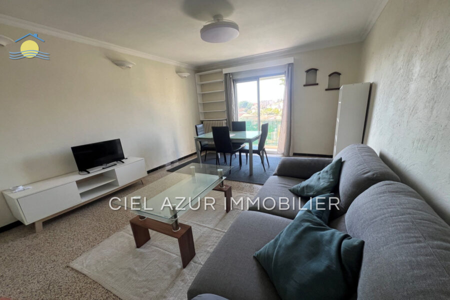 Appartement à louer à Juan-les-Pins — Vue sur la ville — photo 3