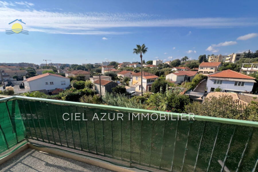 Appartement à louer à Juan-les-Pins — Vue sur la ville — photo 6