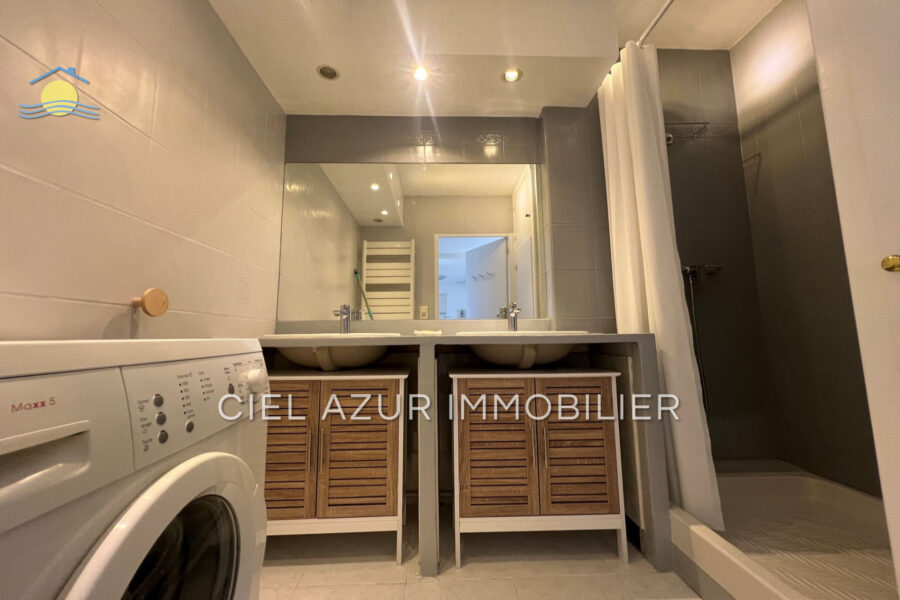 Appartement à louer à Juan-les-Pins — Vue sur la ville — photo 8