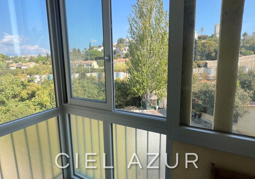 Appartement à louer à Juan-les-Pins — Vue sur la ville — photo 9