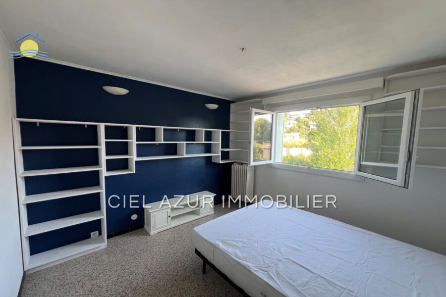 Appartement à louer à Juan-les-Pins — Vue sur la ville — photo 10