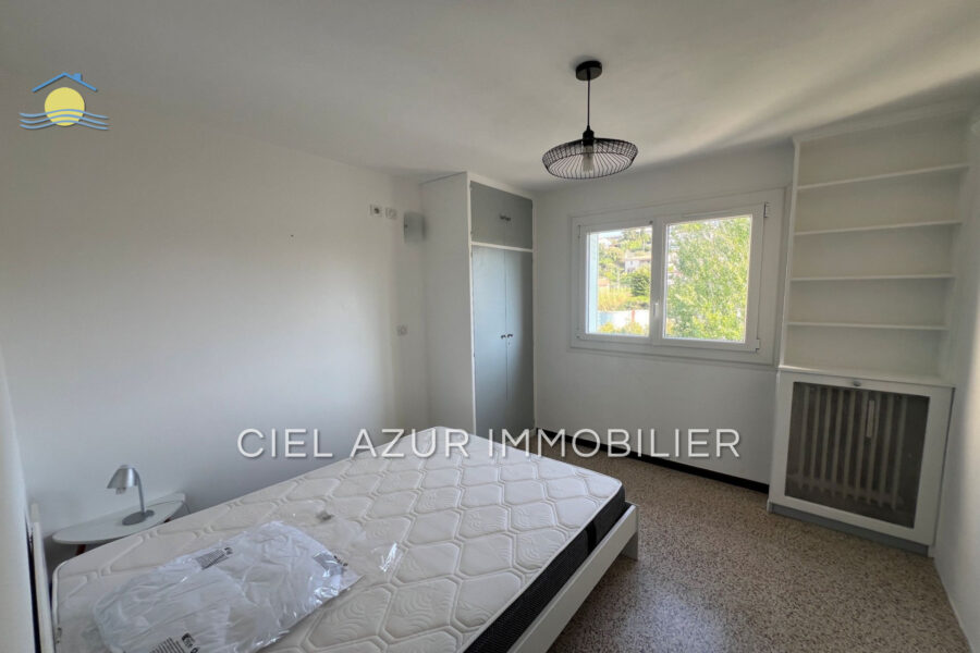 Appartement à louer à Juan-les-Pins — Vue sur la ville — photo 11