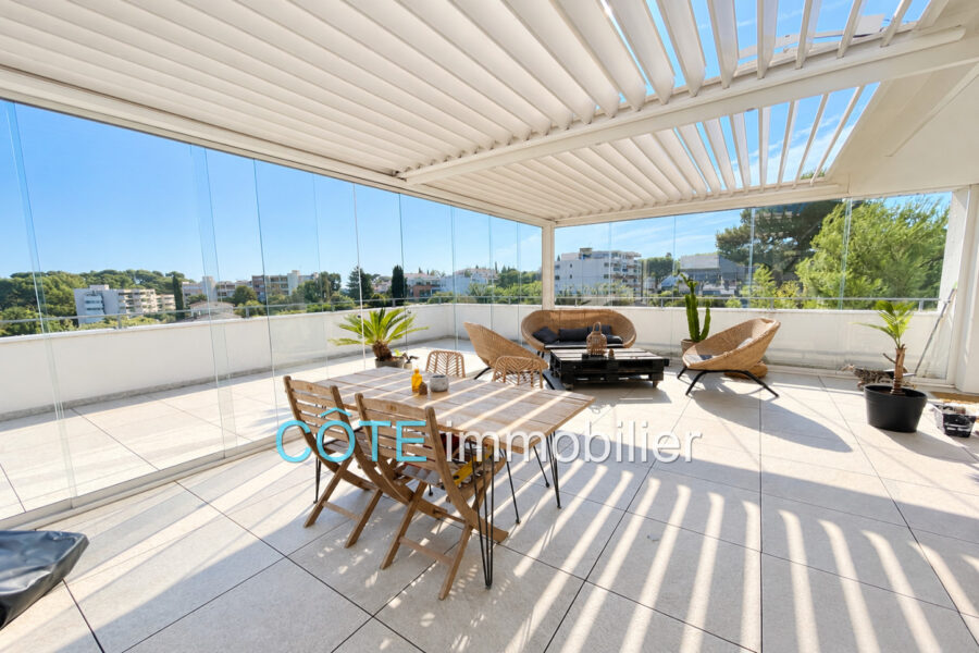 Appartement à vendre à Antibes — Vue sur la ville — photo 1