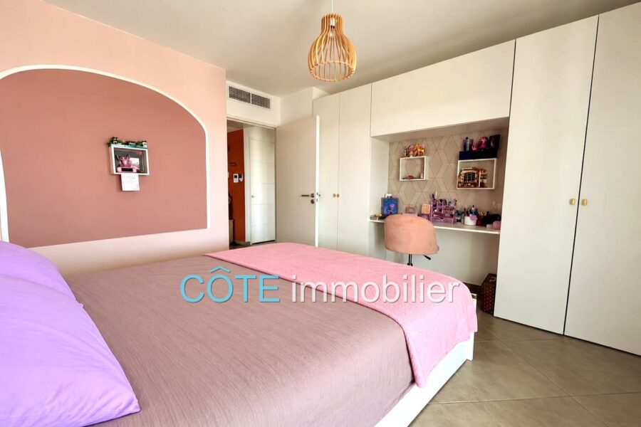 Appartement à vendre à Antibes — Vue sur la ville — photo 5
