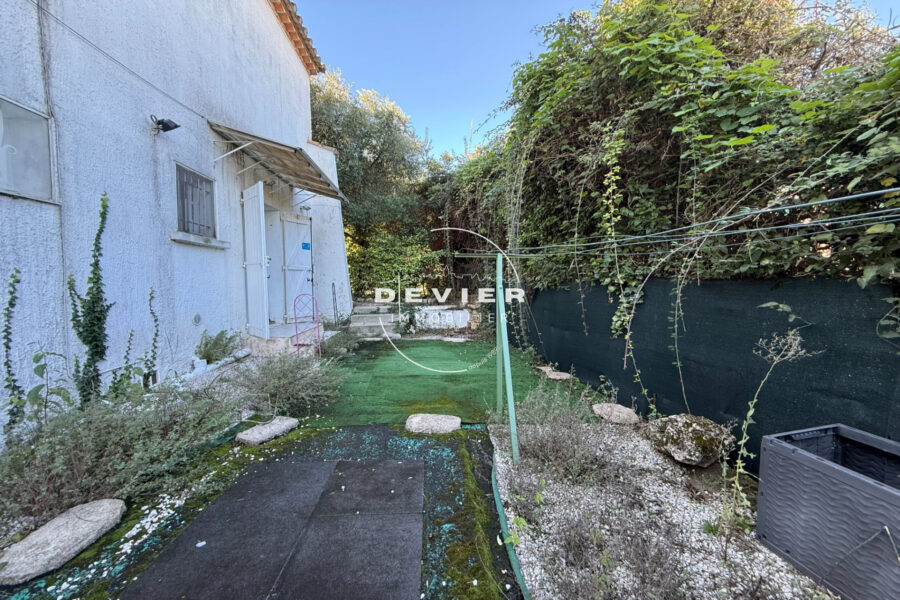 Appartement à louer à Saint-Geniès-des-Mourgues — Vue parc & jardin — photo 3