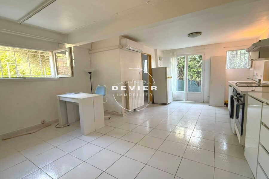 Appartement à louer à Saint-Geniès-des-Mourgues — Vue parc & jardin — photo 2