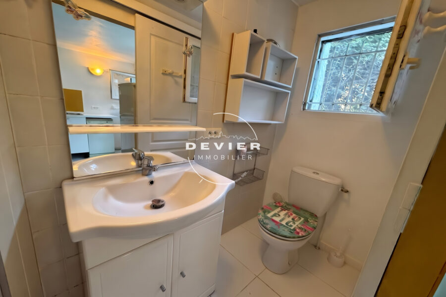 Appartement à louer à Saint-Geniès-des-Mourgues — Vue parc & jardin — photo 7